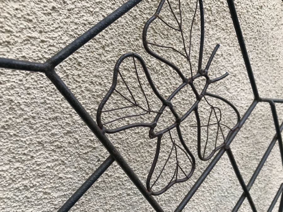 Metal Garden Trellis Butterfly Motif [Photo 4]