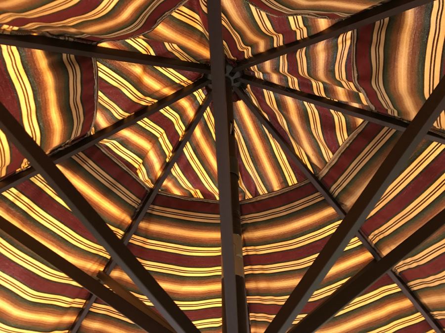 Outdoor Aluminum Round Table With Umbrella, 2 Aluminum Swivel Chairs And 2 Aluminum Armchairs [Photo 15]