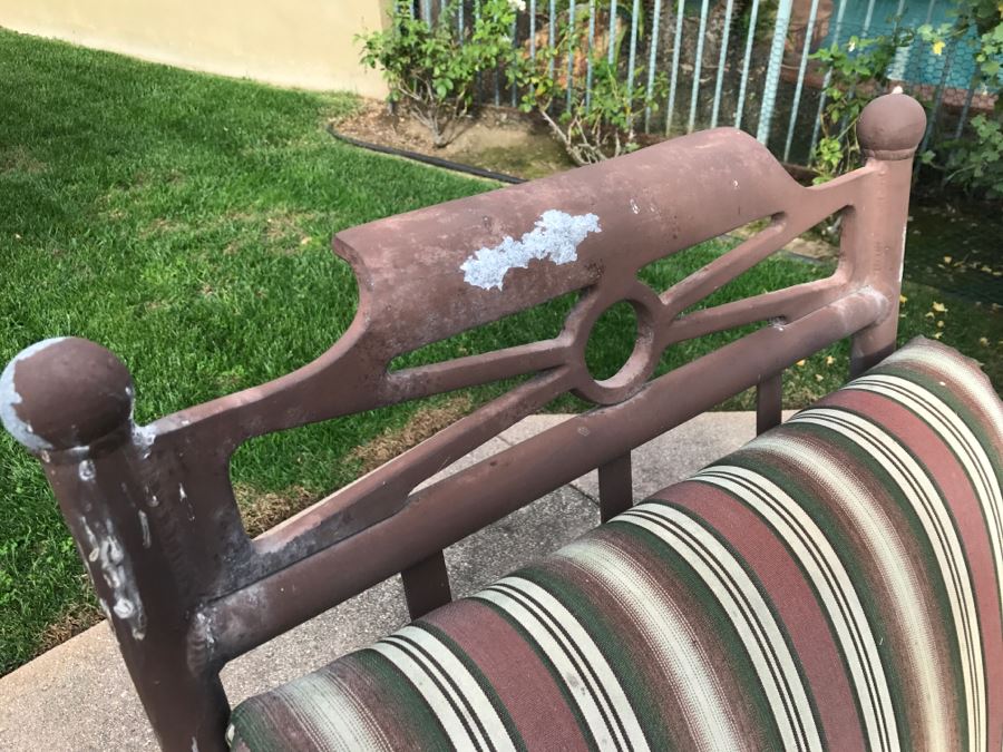 Outdoor Aluminum Round Table With Umbrella, 2 Aluminum Swivel Chairs And 2 Aluminum Armchairs [Photo 11]