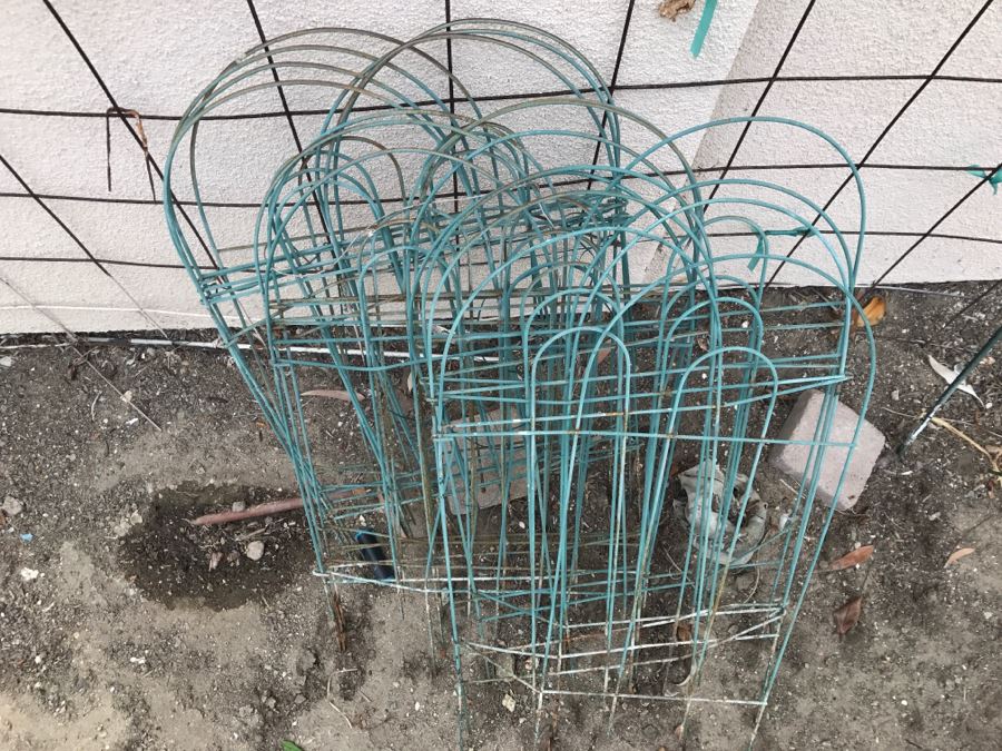 Set Of Marine Blue Metal Garden Fences [Photo 2]