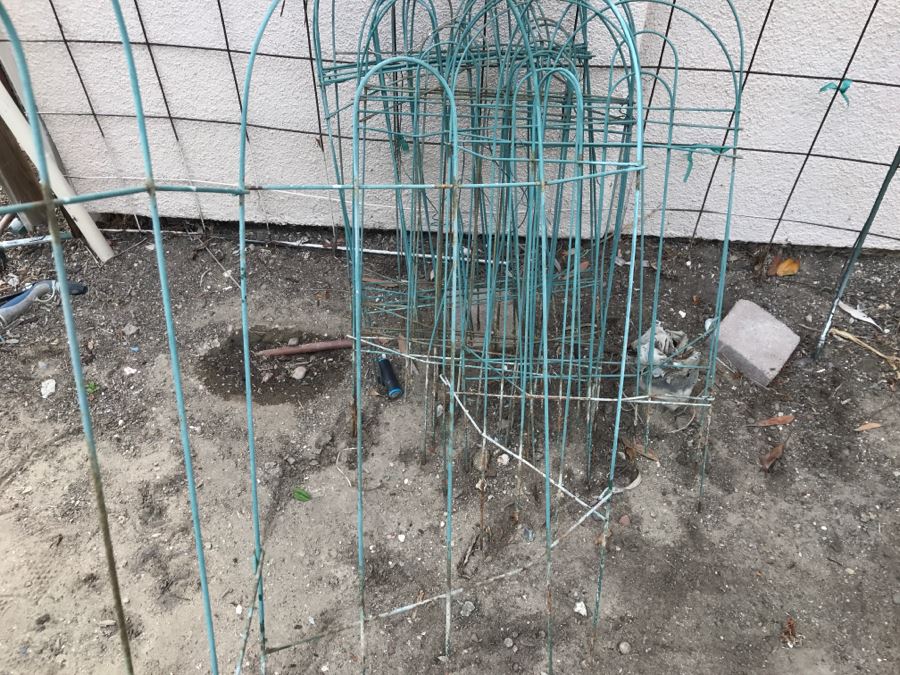 Set Of Marine Blue Metal Garden Fences [Photo 3]