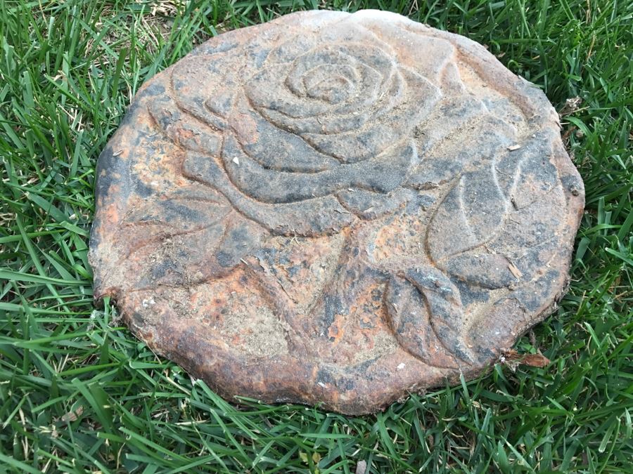 Pair Of Metal Floral Motif Stepping Stones [Photo 4]
