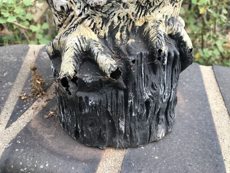 Pair Of Weathered Plastic Outdoor Owls [Photo 3]