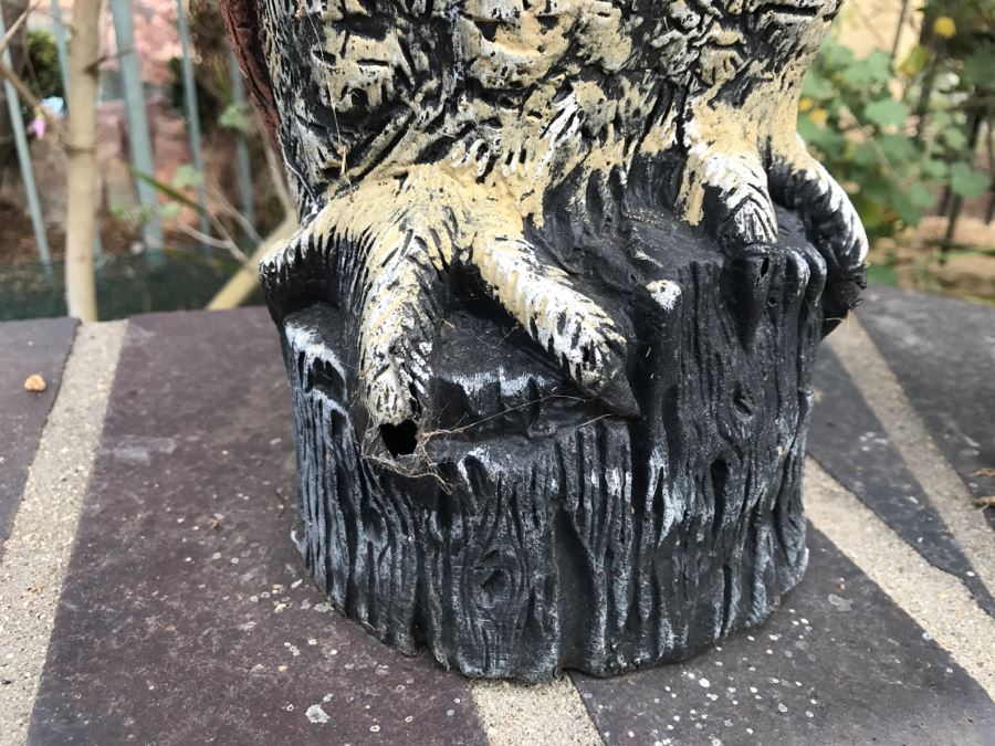 Pair Of Weathered Plastic Outdoor Owls [Photo 4]