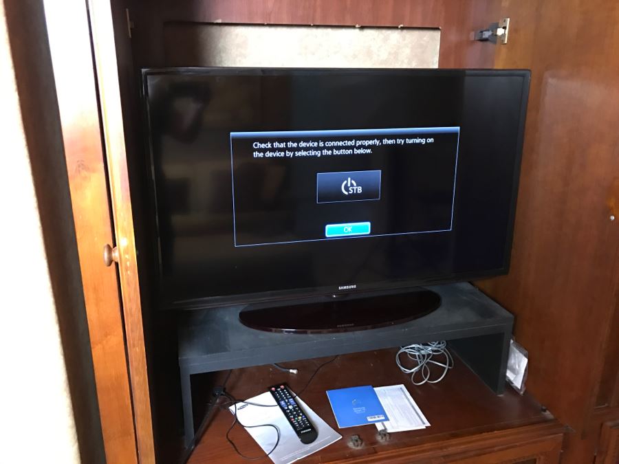 Samsung 40 Inch Flat Panel HDTV Television UN40H5201