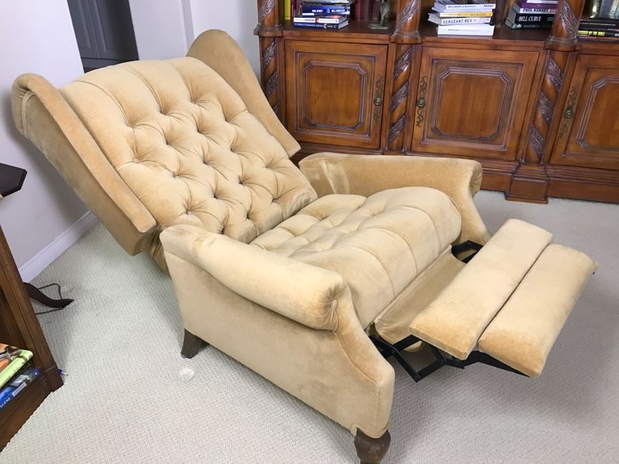 Tufted Wingback Recliner Chair [Photo 7]