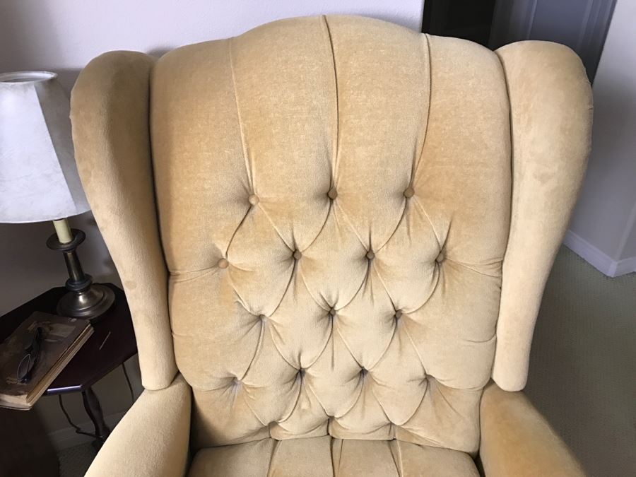 Tufted Wingback Recliner Chair [Photo 4]