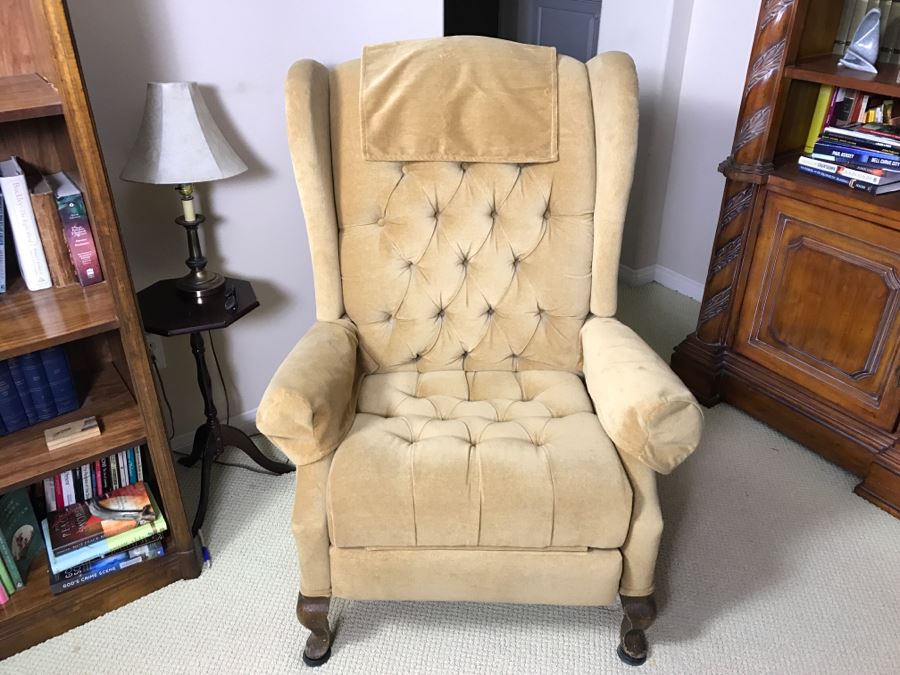 Tufted Wingback Recliner Chair [Photo 8]