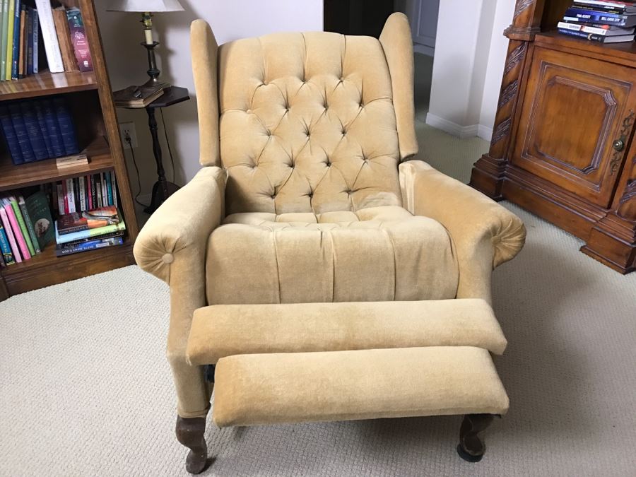 Tufted Wingback Recliner Chair [Photo 6]