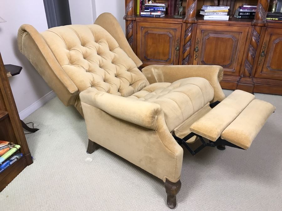 Tufted Wingback Recliner Chair [Photo 1]