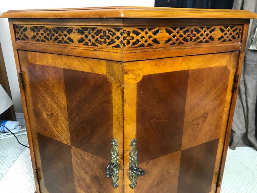 Stunning Hexagon Cabinet Table Lockable 23'W X 24'H [Photo 5]