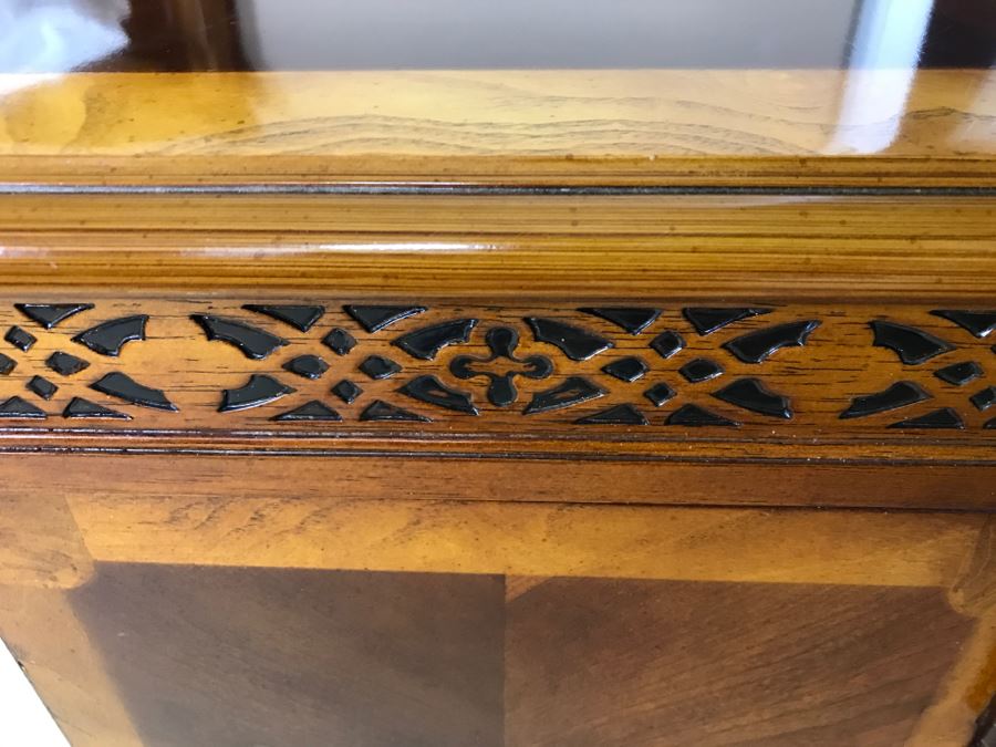 Stunning Hexagon Cabinet Table Lockable 23'W X 24'H [Photo 10]