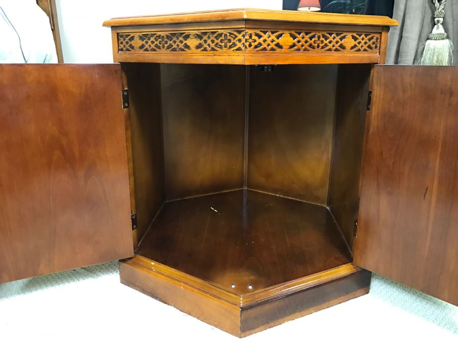 Stunning Hexagon Cabinet Table Lockable 23'W X 24'H [Photo 3]