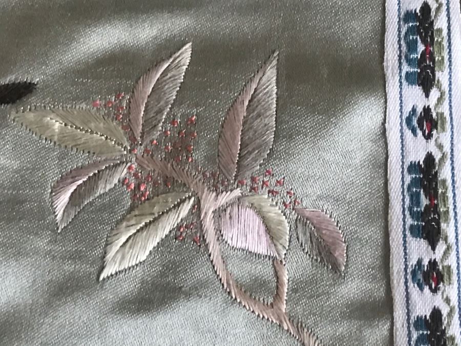 Pair Of Framed Asian Silk Embroidery Of Birds And Flowers Artwork [Photo 18]