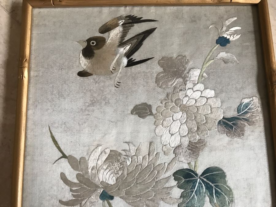 Very Fine Vintage Hand Stitched Silk Embroidery Of Bird And Flowers In Gilt Bamboo Frame [Photo 3]