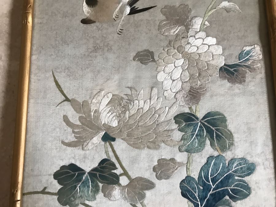 Very Fine Vintage Hand Stitched Silk Embroidery Of Bird And Flowers In Gilt Bamboo Frame [Photo 4]