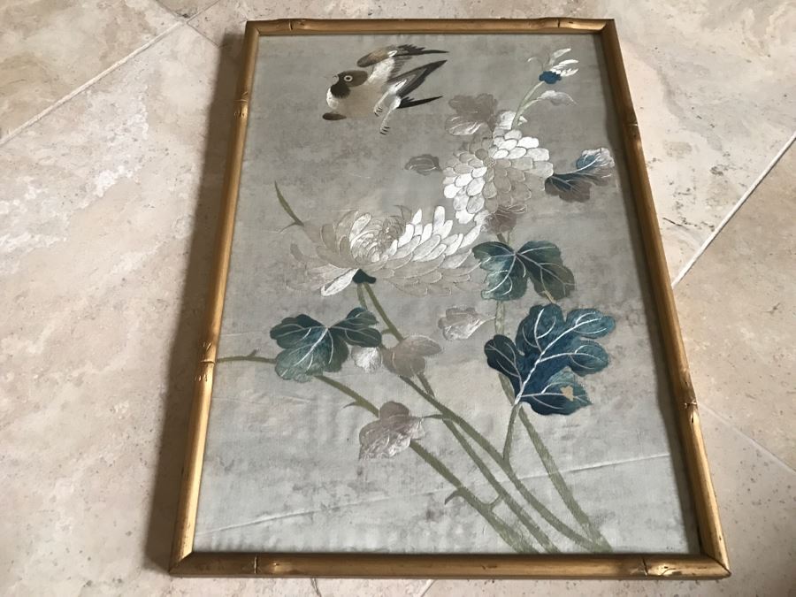 Very Fine Vintage Hand Stitched Silk Embroidery Of Bird And Flowers In Gilt Bamboo Frame [Photo 18]