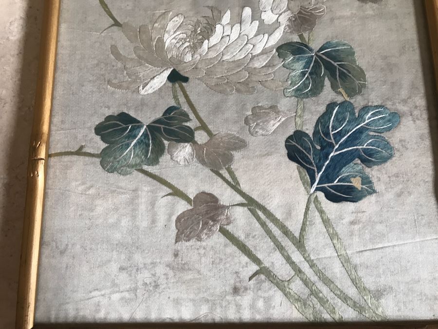 Very Fine Vintage Hand Stitched Silk Embroidery Of Bird And Flowers In Gilt Bamboo Frame [Photo 5]