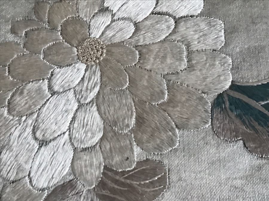 Very Fine Vintage Hand Stitched Silk Embroidery Of Bird And Flowers In Gilt Bamboo Frame [Photo 11]