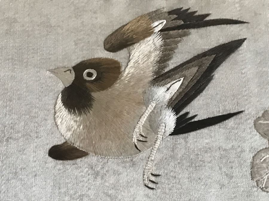 Very Fine Vintage Hand Stitched Silk Embroidery Of Bird And Flowers In Gilt Bamboo Frame [Photo 6]