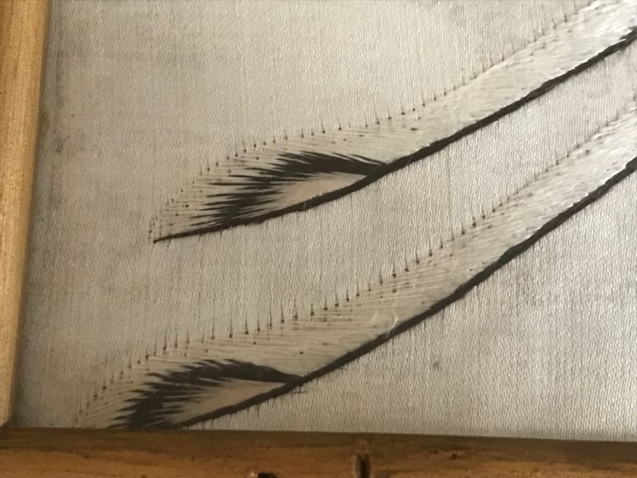 Very Fine Vintage Hand Stitched Silk Embroidery Of Bird And Flowers In Gilt Bamboo Frame [Photo 12]