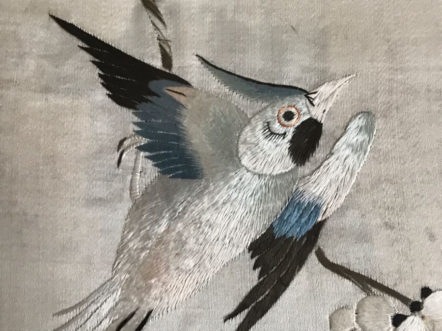 Very Fine Vintage Hand Stitched Silk Embroidery Of Bird And Flowers In Gilt Bamboo Frame [Photo 4]
