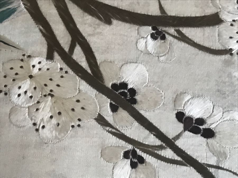 Very Fine Vintage Hand Stitched Silk Embroidery Of Bird And Flowers In Gilt Bamboo Frame [Photo 15]