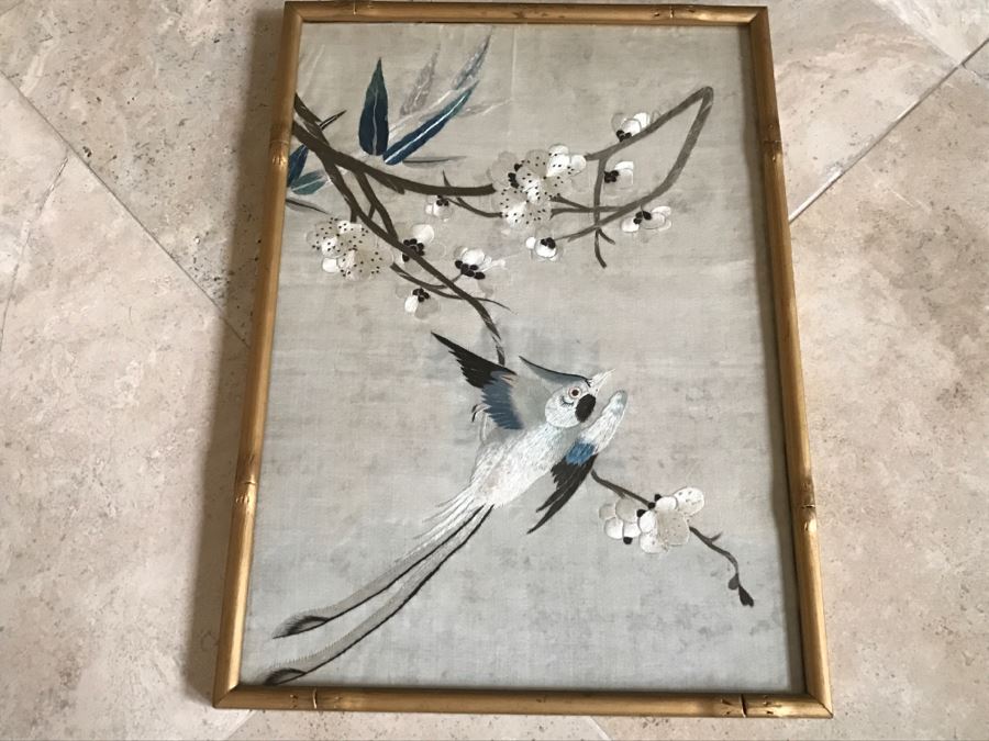 Very Fine Vintage Hand Stitched Silk Embroidery Of Bird And Flowers In Gilt Bamboo Frame [Photo 21]