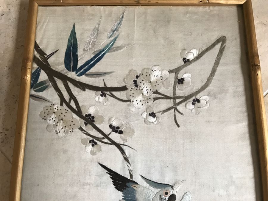 Very Fine Vintage Hand Stitched Silk Embroidery Of Bird And Flowers In Gilt Bamboo Frame [Photo 3]