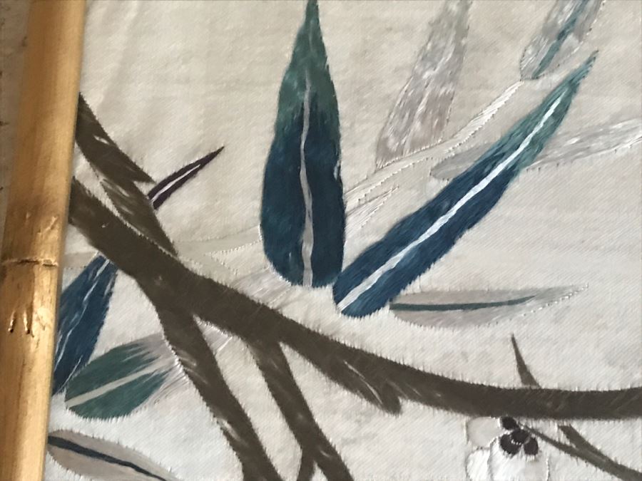 Very Fine Vintage Hand Stitched Silk Embroidery Of Bird And Flowers In Gilt Bamboo Frame [Photo 16]