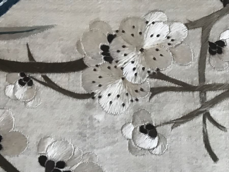 Very Fine Vintage Hand Stitched Silk Embroidery Of Bird And Flowers In Gilt Bamboo Frame [Photo 14]