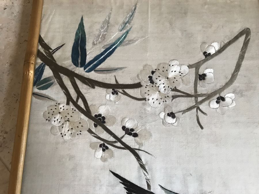 Very Fine Vintage Hand Stitched Silk Embroidery Of Bird And Flowers In Gilt Bamboo Frame [Photo 13]