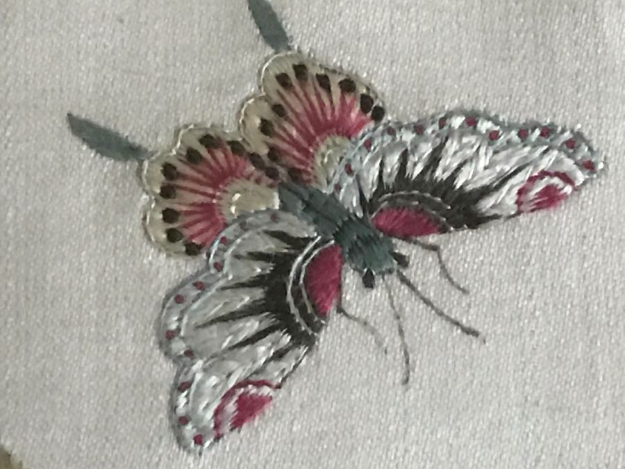 STUNNING Very Fine Vintage Hand Stitched Silk Embroidery Of Many Birds And Trees In Gilt Bamboo Frame [Photo 12]