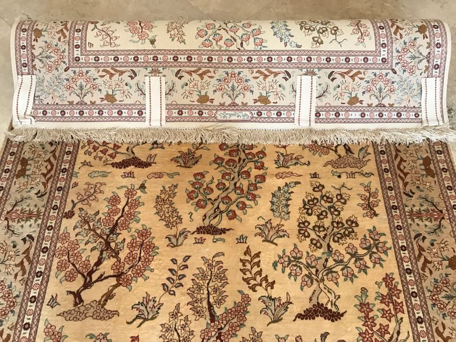 Stunning Finely Hand Woven Silk Signed Persian Rug Meant For Wall Hanging 39' X 60' [Photo 21]