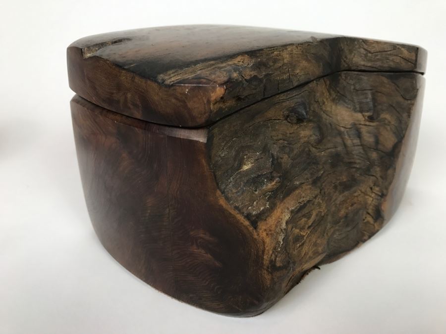 Large Carved Natural Wooden Box [Photo 4]