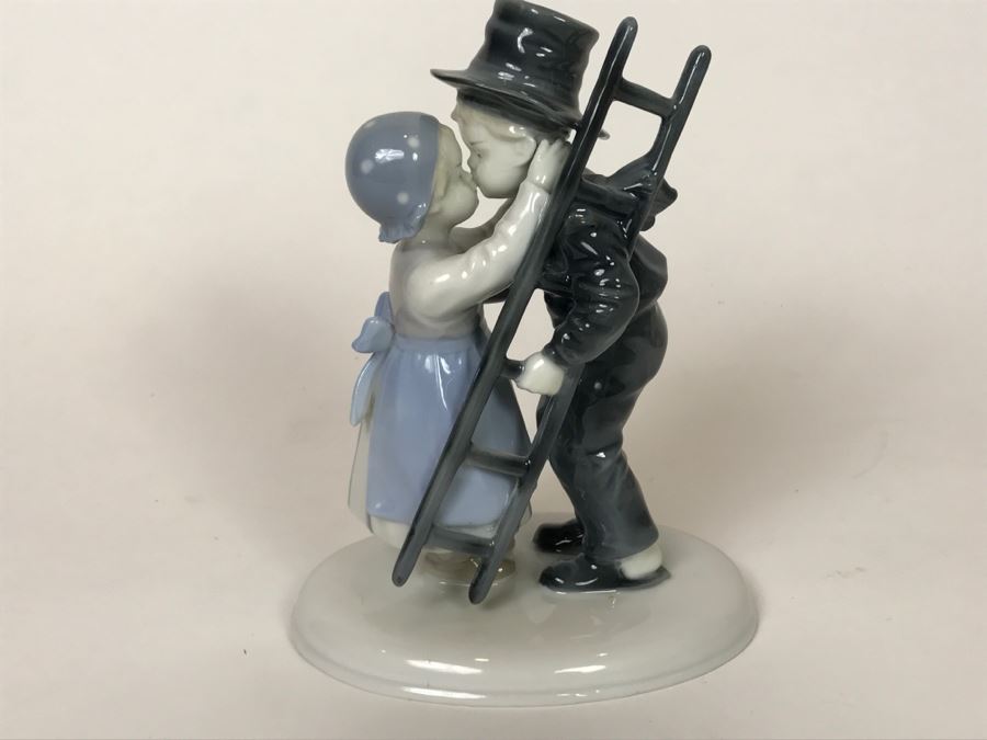 Vintage Metzler & Ortloff German Porcelain Chimney Sweeper Kissing Girl Figurine [Photo 2]