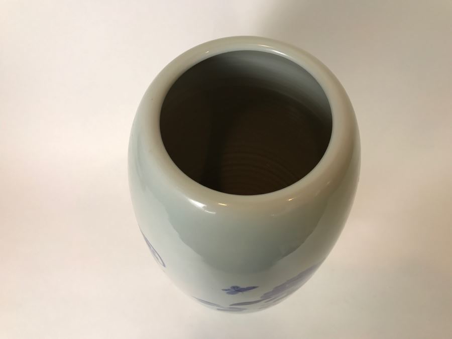 Large Blue And White Asian Signed Pottery Floral And Butterfly Motif [Photo 14]