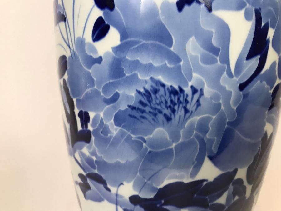 Large Blue And White Asian Signed Pottery Floral And Butterfly Motif [Photo 4]