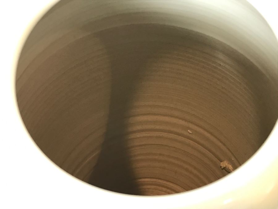 Large Blue And White Asian Signed Pottery Floral And Butterfly Motif [Photo 15]