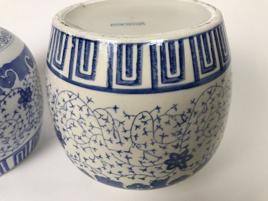 Pair Of Contemporary Blue And White Chinese Jars [Photo 6]