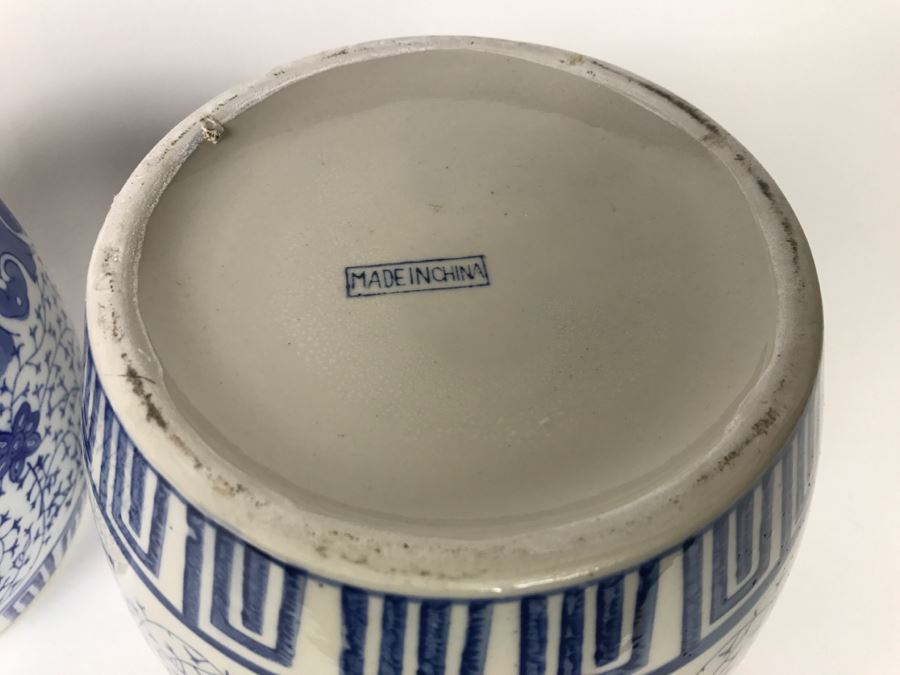 Pair Of Contemporary Blue And White Chinese Jars [Photo 7]