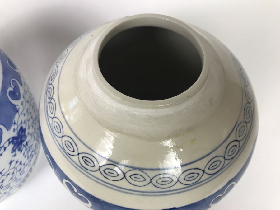 Pair Of Contemporary Blue And White Chinese Jars [Photo 5]