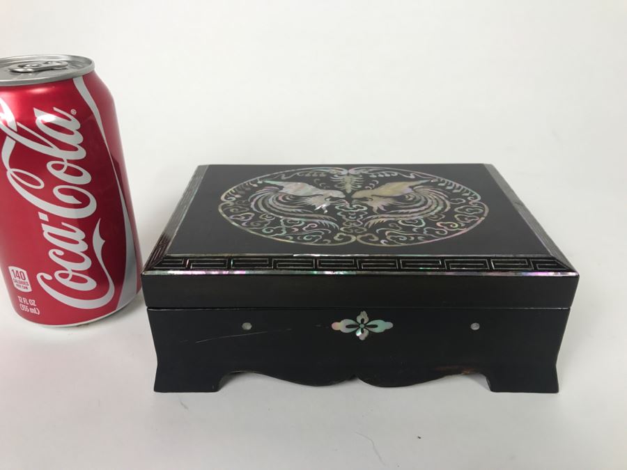 Mother Of Pearl Inlay Lacquer Wooden Box [Photo 2]