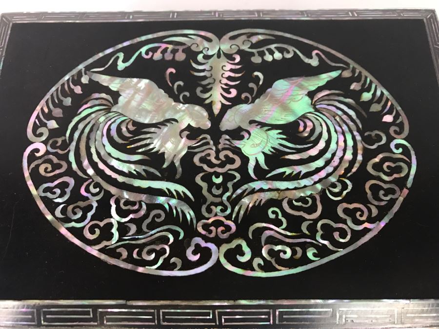 Mother Of Pearl Inlay Lacquer Wooden Box [Photo 3]