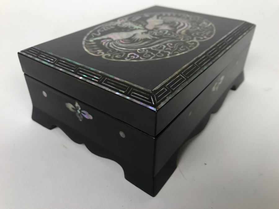 Mother Of Pearl Inlay Lacquer Wooden Box [Photo 5]