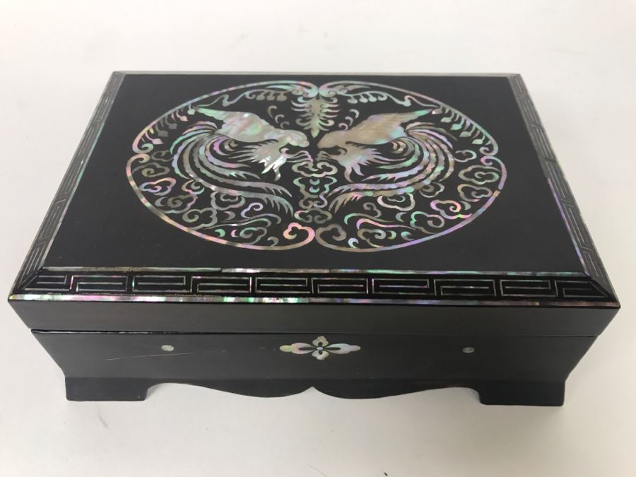 Mother Of Pearl Inlay Lacquer Wooden Box [Photo 4]