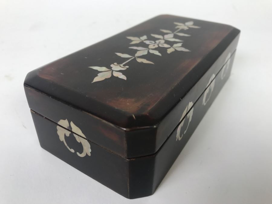 Japanese Made In Occupied Japan Maruni Lacquerware Box With Mother Of Pearl Inlay Filled With Sewing Supplies