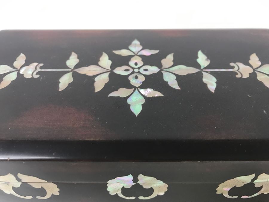 Japanese Made In Occupied Japan Maruni Lacquerware Box With Mother Of Pearl Inlay Filled With Sewing Supplies [Photo 10]