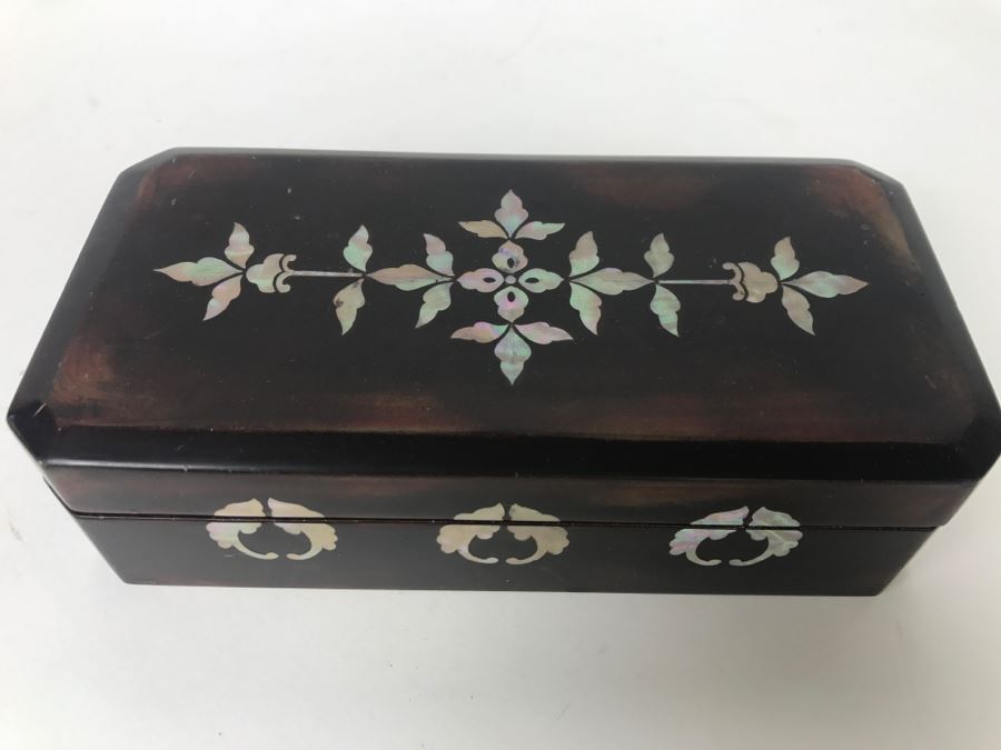 Japanese Made In Occupied Japan Maruni Lacquerware Box With Mother Of Pearl Inlay Filled With Sewing Supplies [Photo 5]
