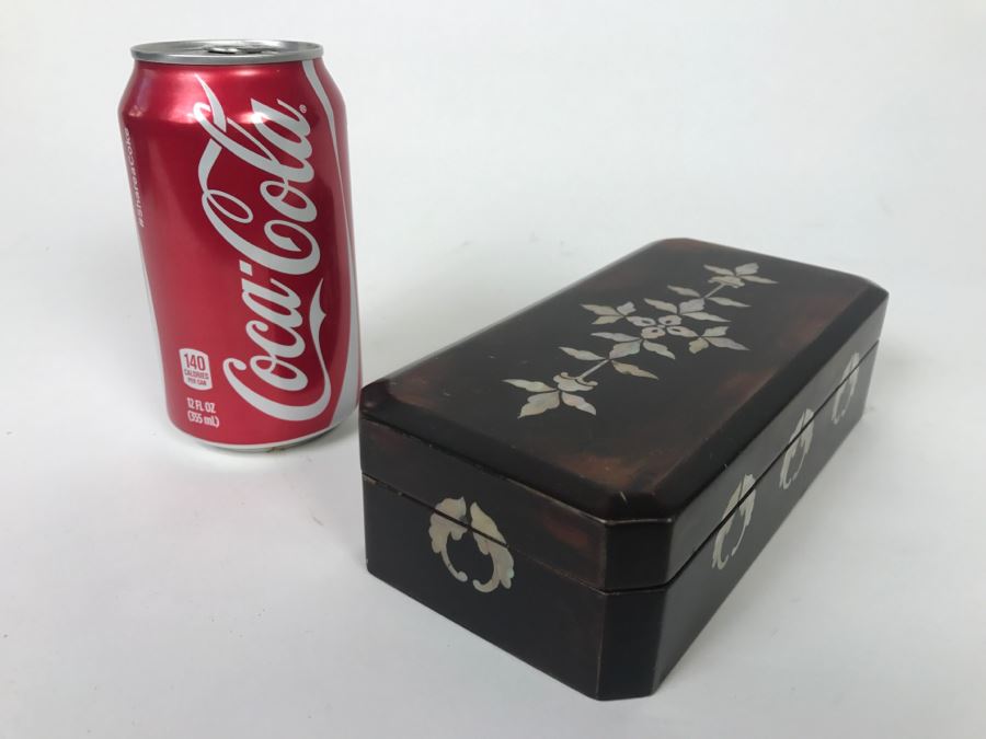 Japanese Made In Occupied Japan Maruni Lacquerware Box With Mother Of Pearl Inlay Filled With Sewing Supplies [Photo 6]